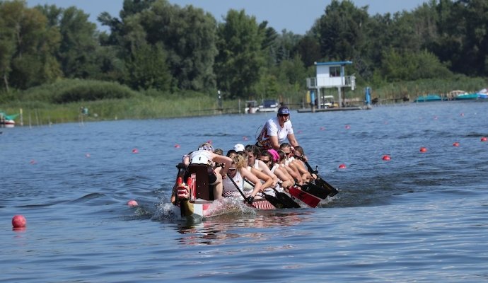 Limburger Pink Paddlerinnen bei Drachenboot WM